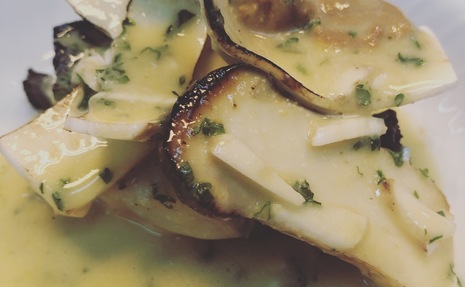 黒アワビのステーキ、雲丹のバターソース、松茸添え