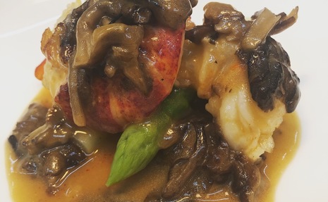 オマール海老のソテー、北海道産ボリボリ茸のアメリケーヌソース